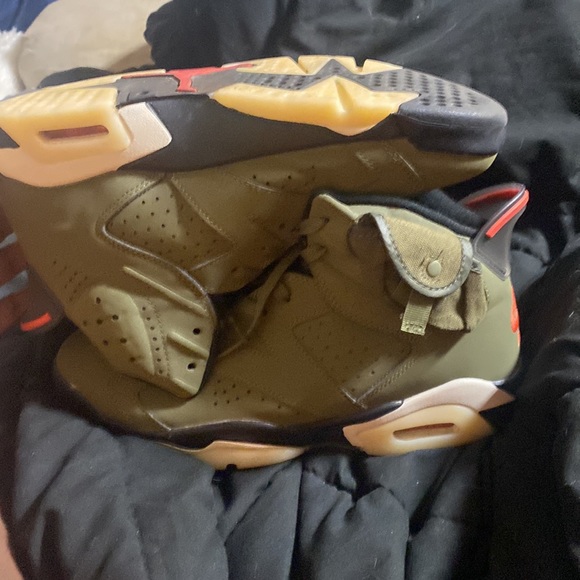 Air Jordan 6 Retro x Travis Scott ‘Olive’ - Picture 6 of 8